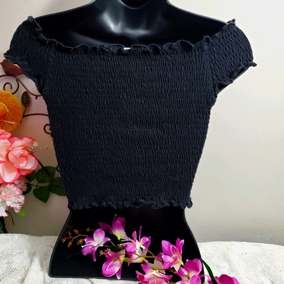 Bozzolo Black elastic off-shoulder crop top - Picture 2 of 3